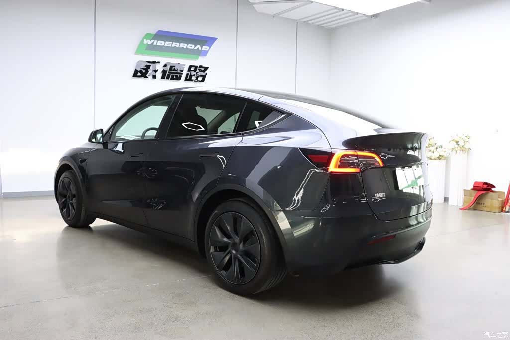 Tesla Model Y, 2024 все фото