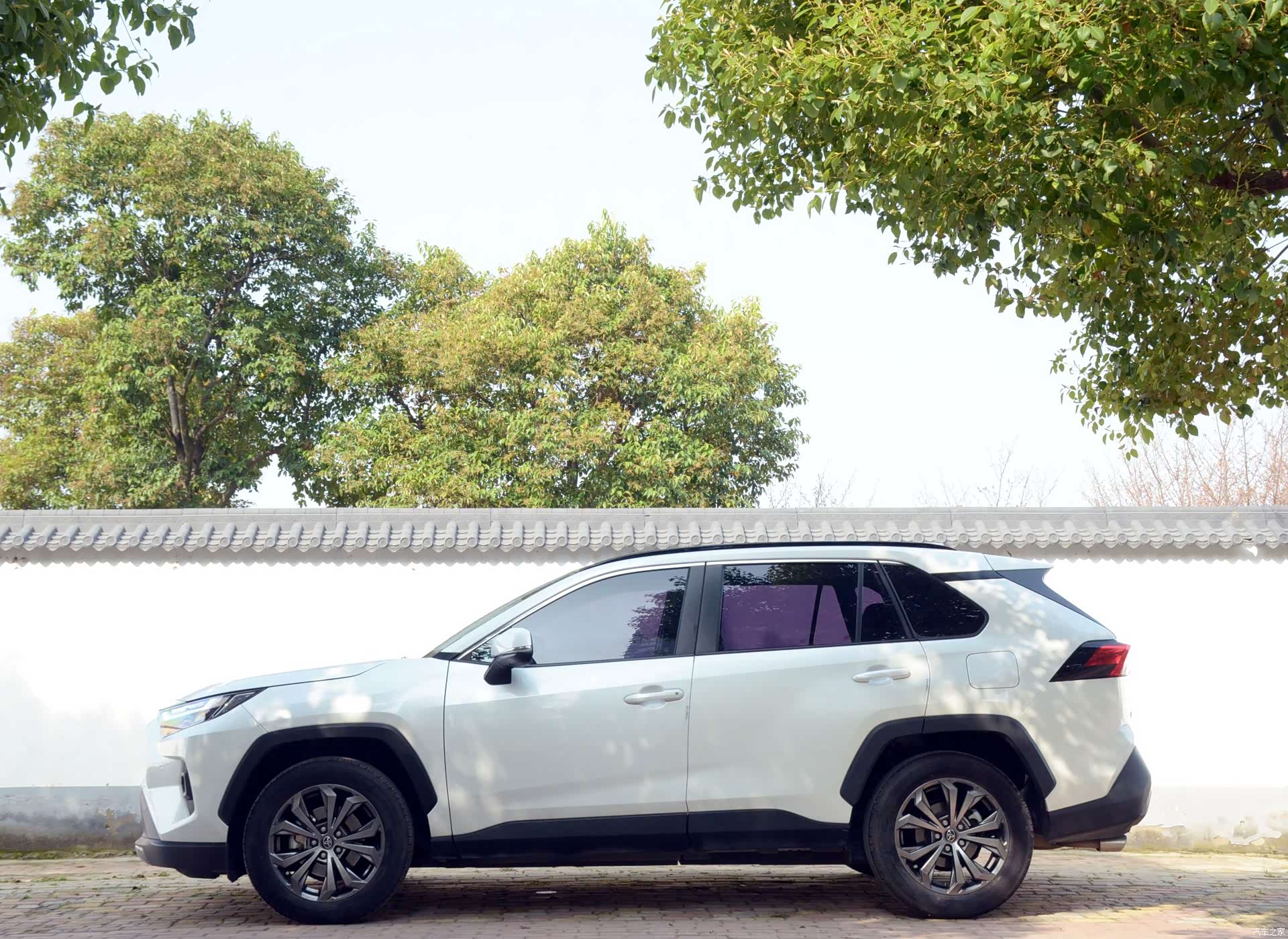 Toyota RAV4, 2024 10