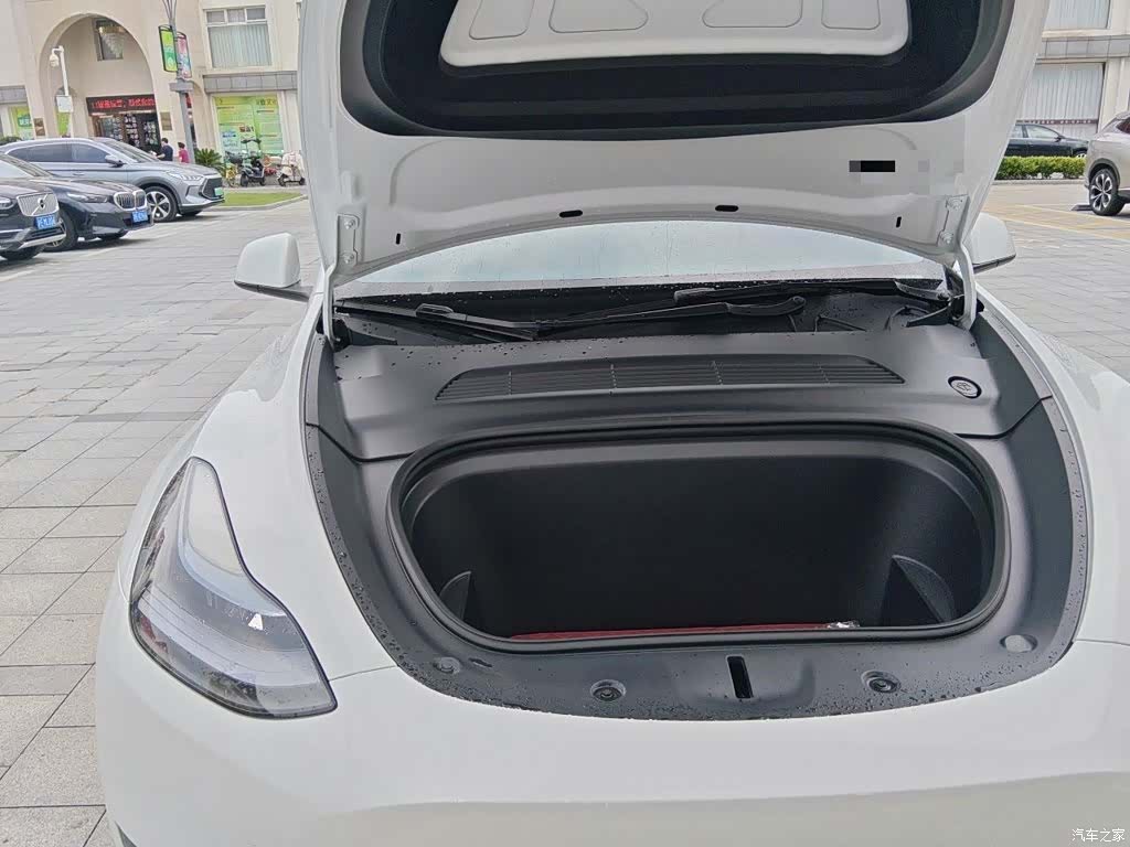 Tesla Model Y, 2024 21