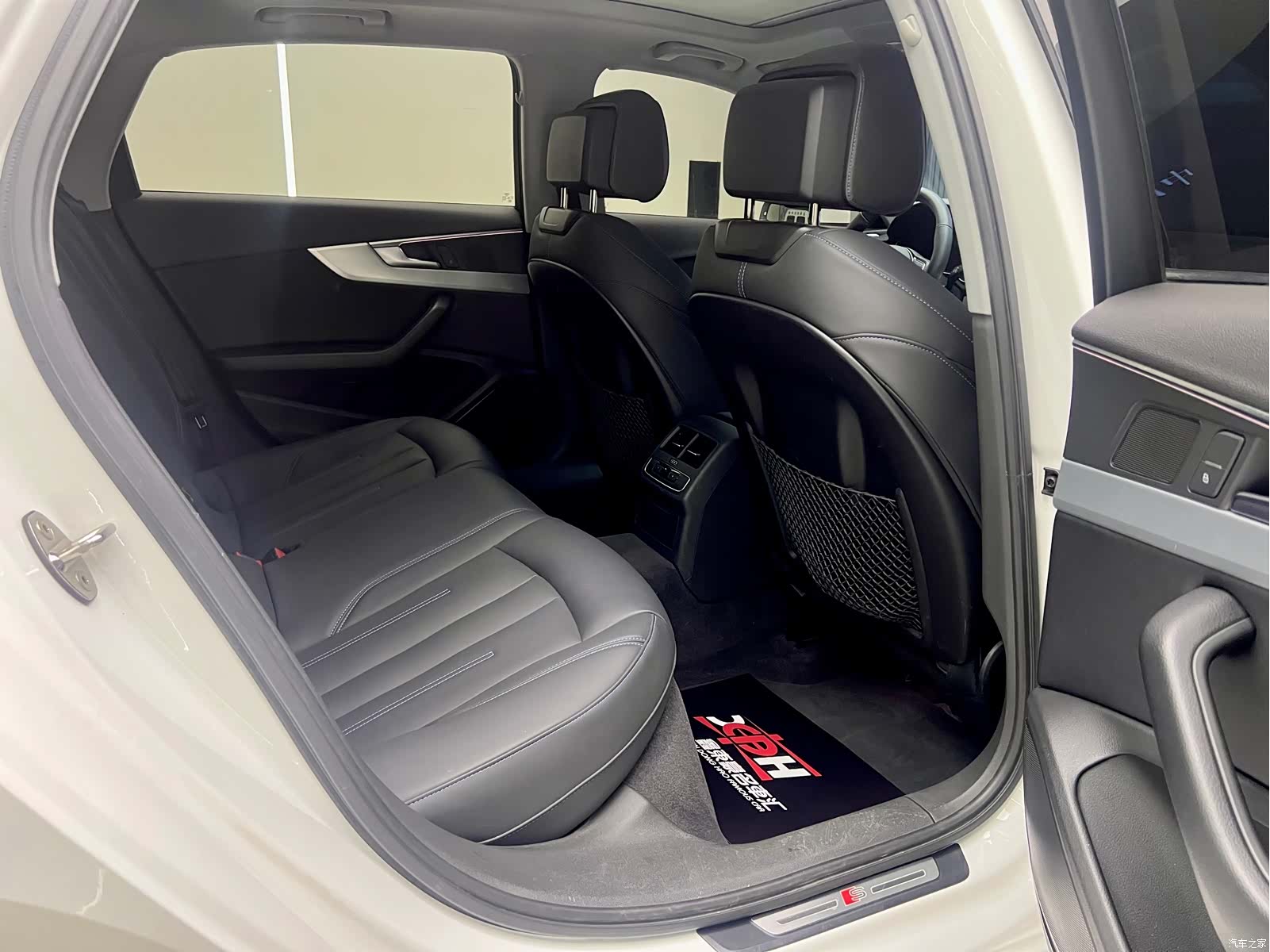 Audi A4L, 2019 11