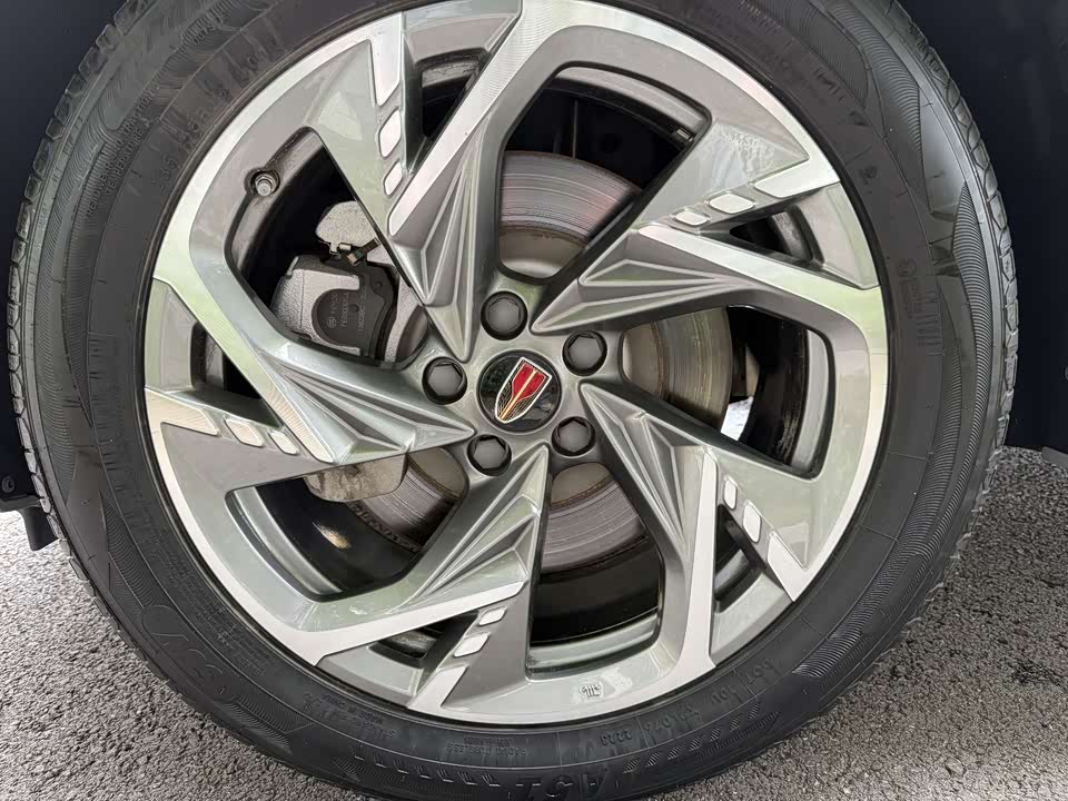 Hongqi HS3