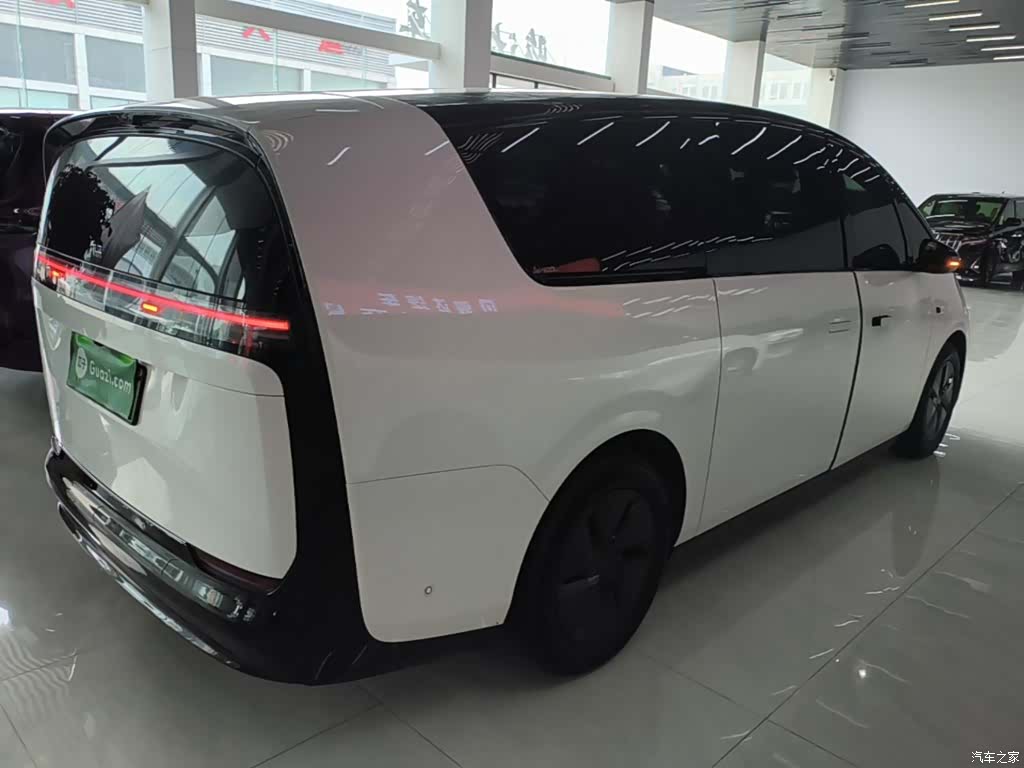 Li Auto MEGA, 2024 7