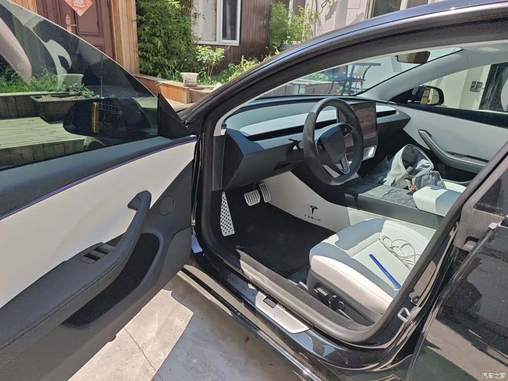 Tesla Model 3, 2026 12