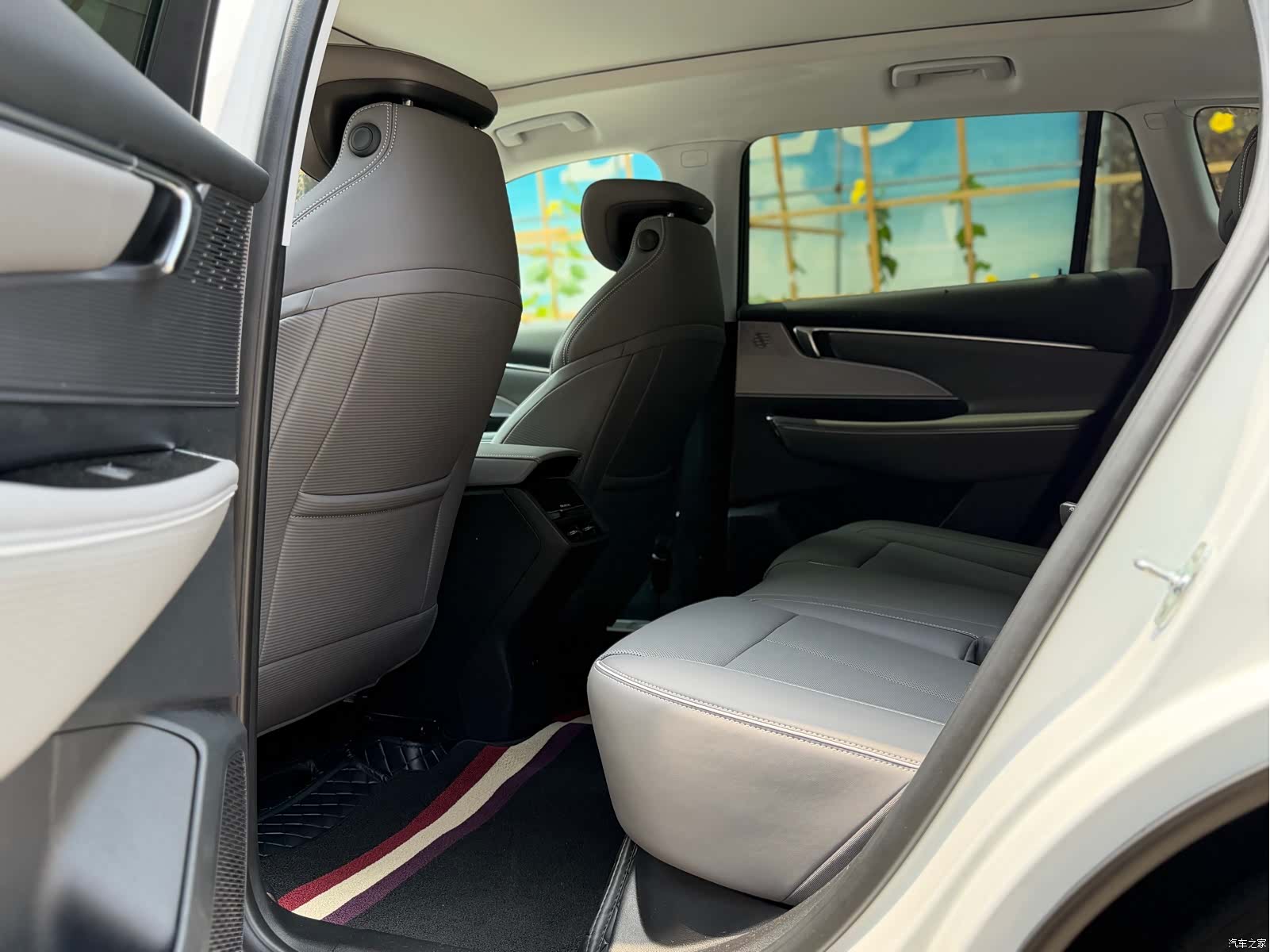 Buick E5, 2025 10