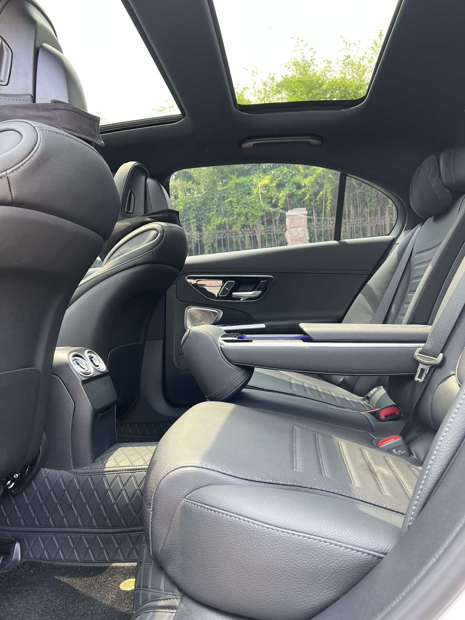 Mercedes-Benz C-Class, 2026 11