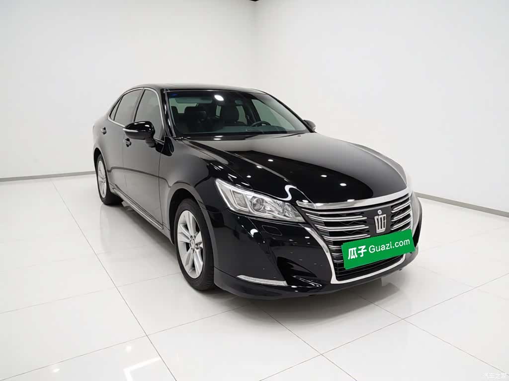 Toyota Crown, 2015 3