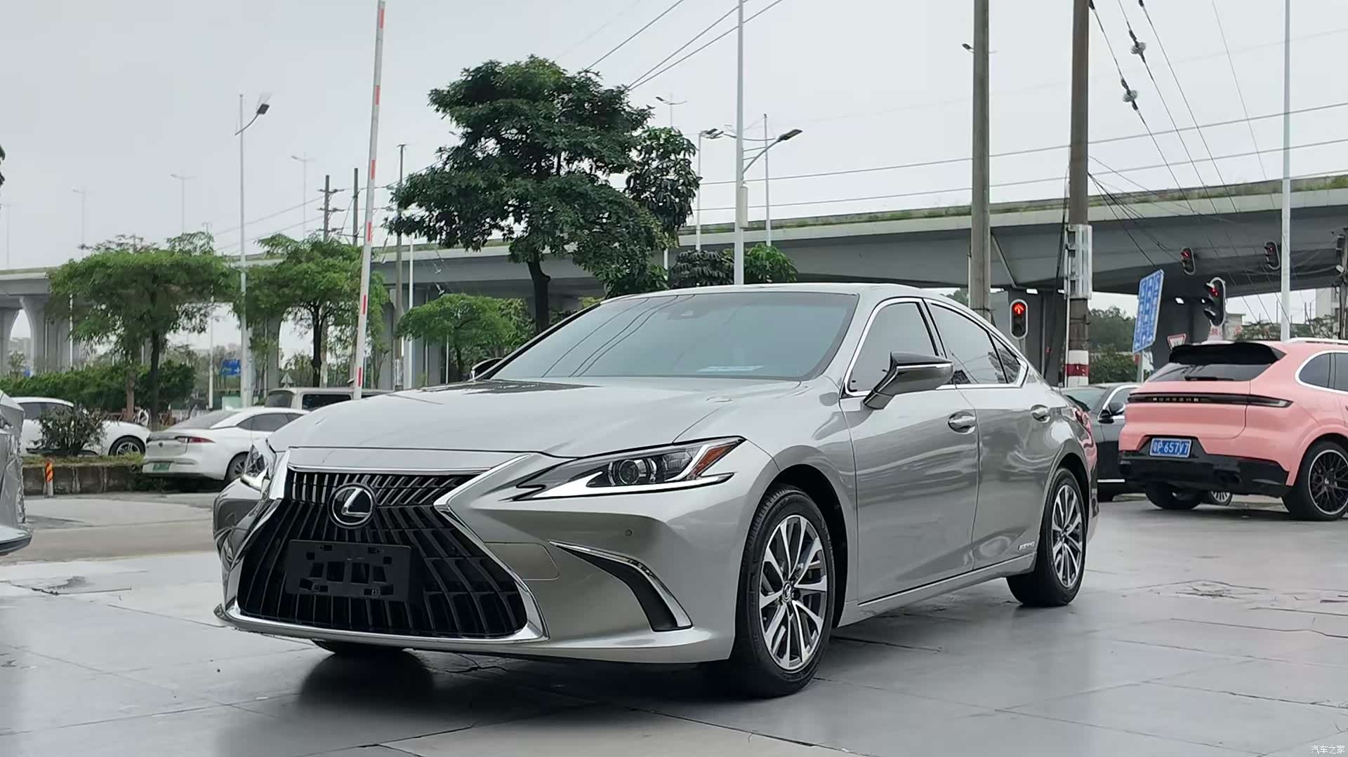 Lexus ES, 2022 1