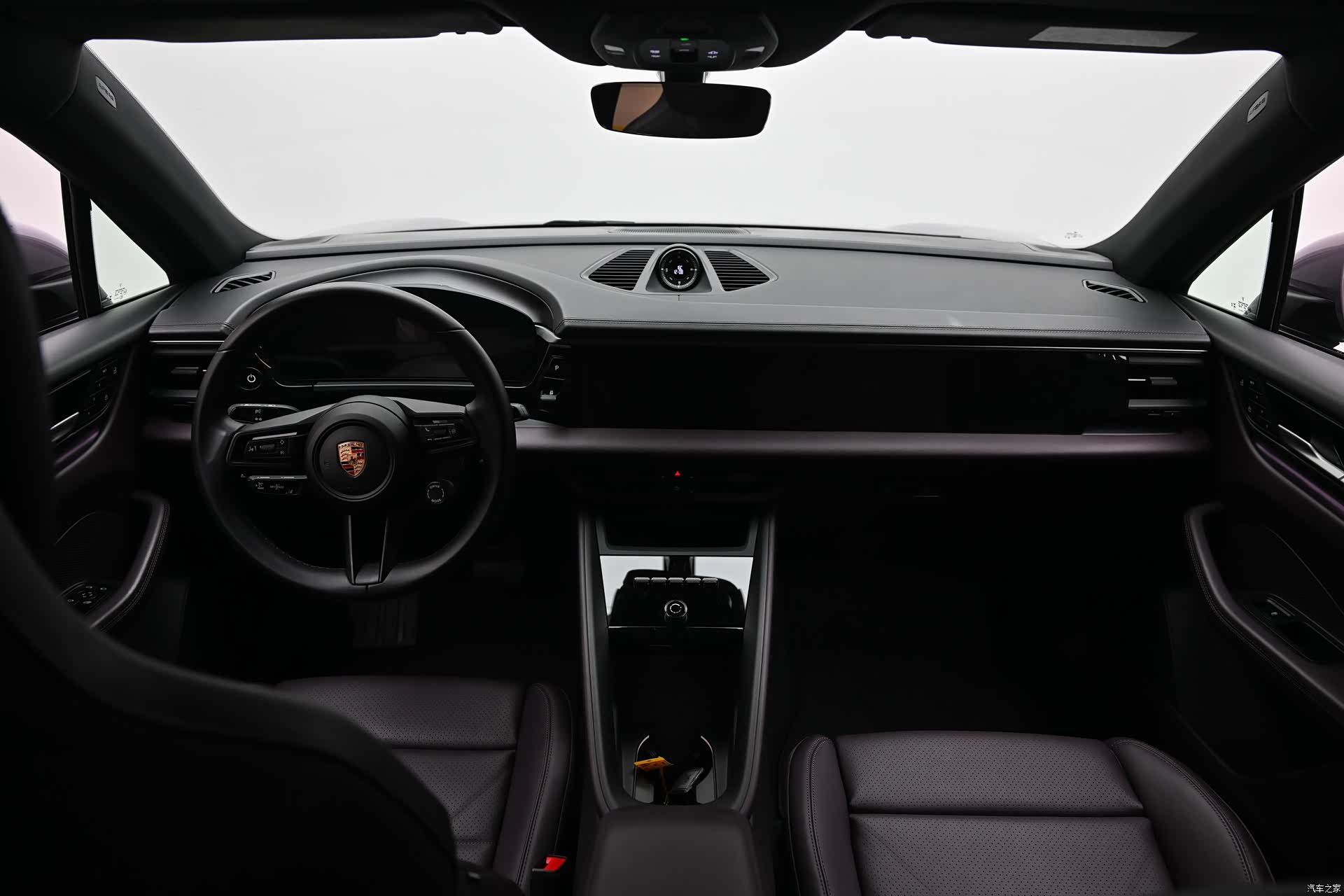 Porsche Macan, 2025 10