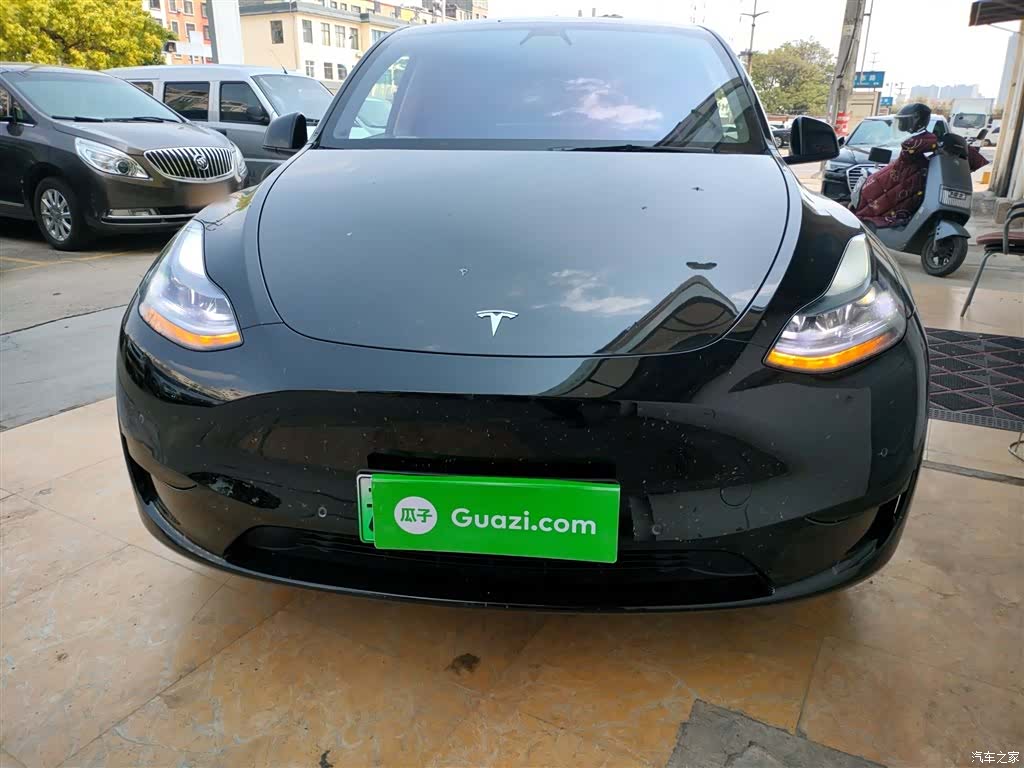 Tesla Model Y, 2022 3