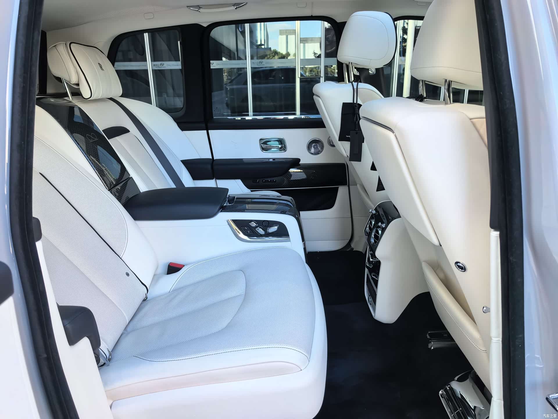 Rolls-Royce Cullinan, 2022 26