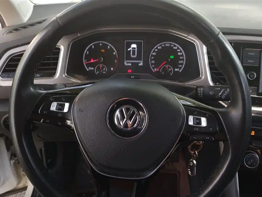 Volkswagen T-ROC exploring Songs