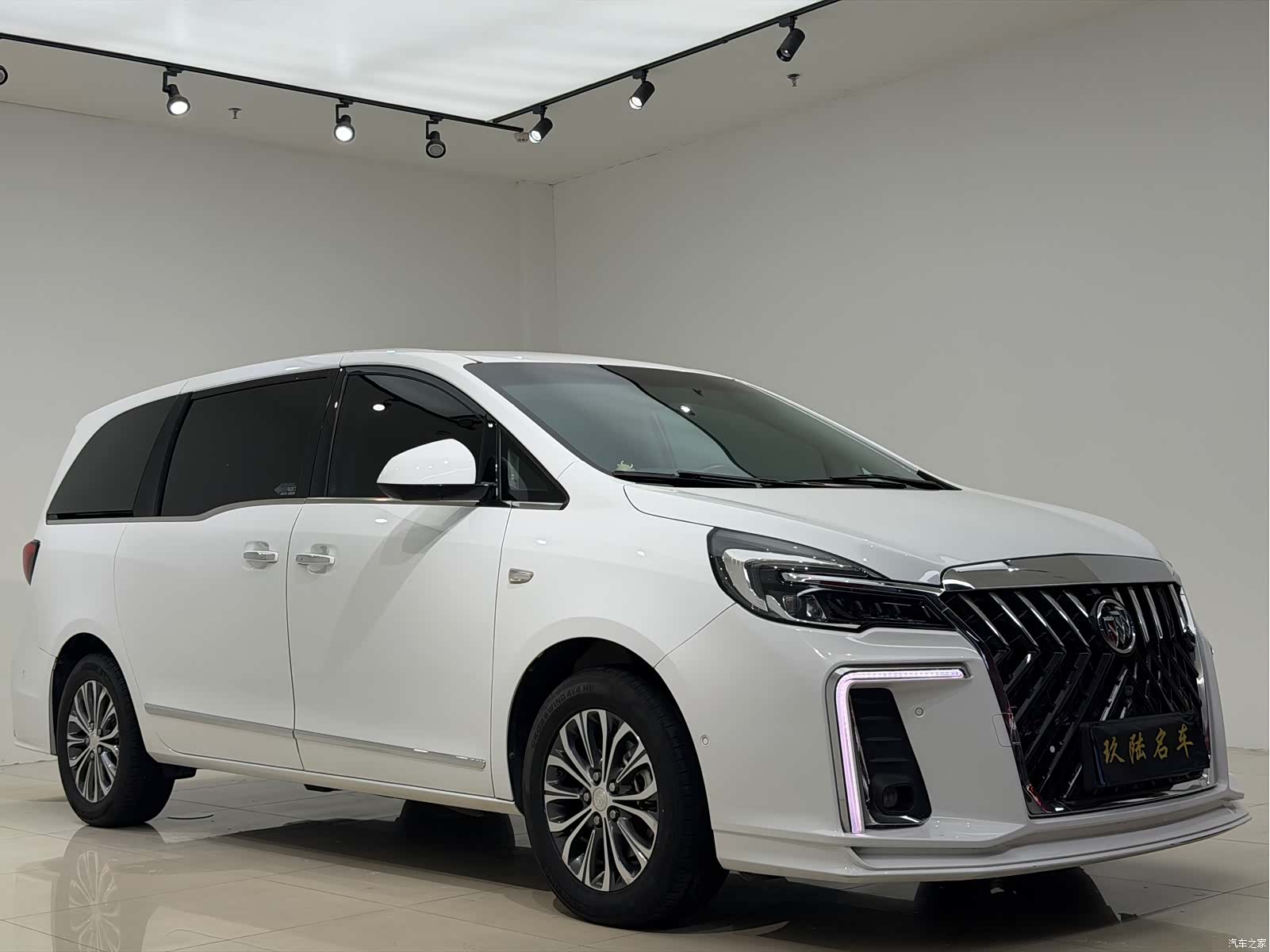 Buick GL8, 2022 3