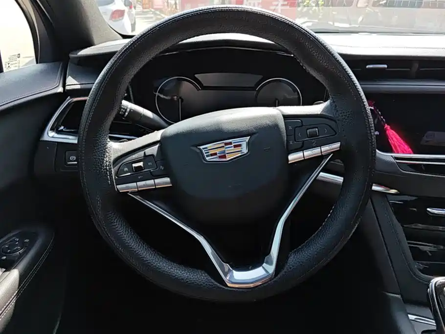 Cadillac XT6