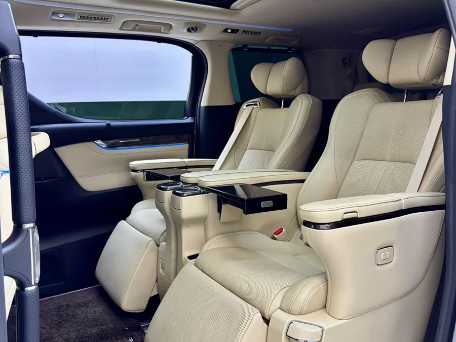Toyota Alphard 2020, фото 3
