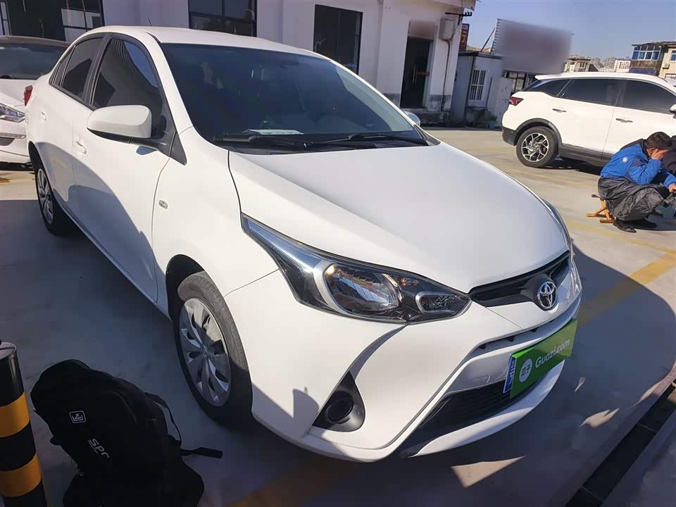 Toyota YARiS L to enjoy