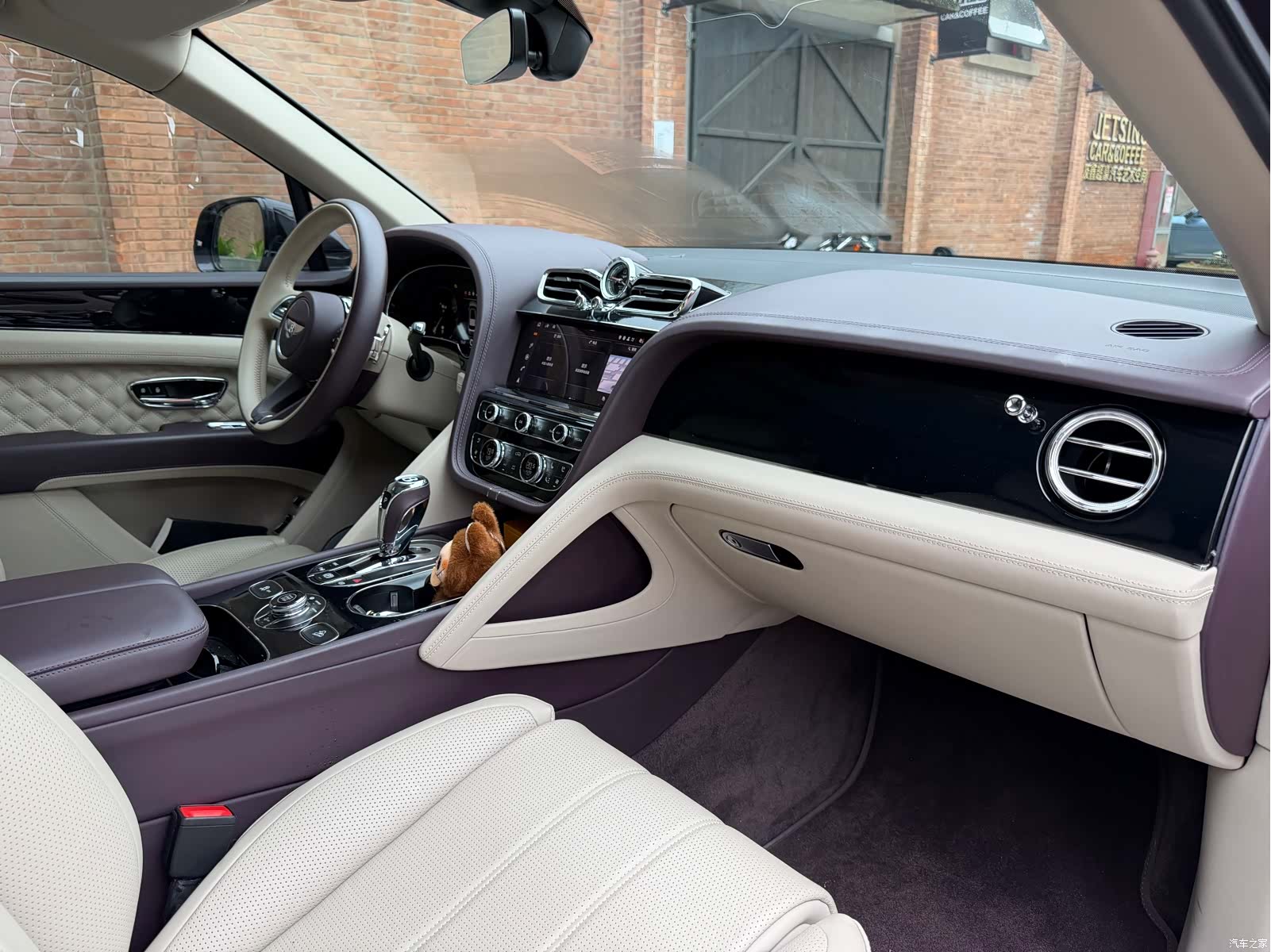 Bentley Bentayga, 2021 11