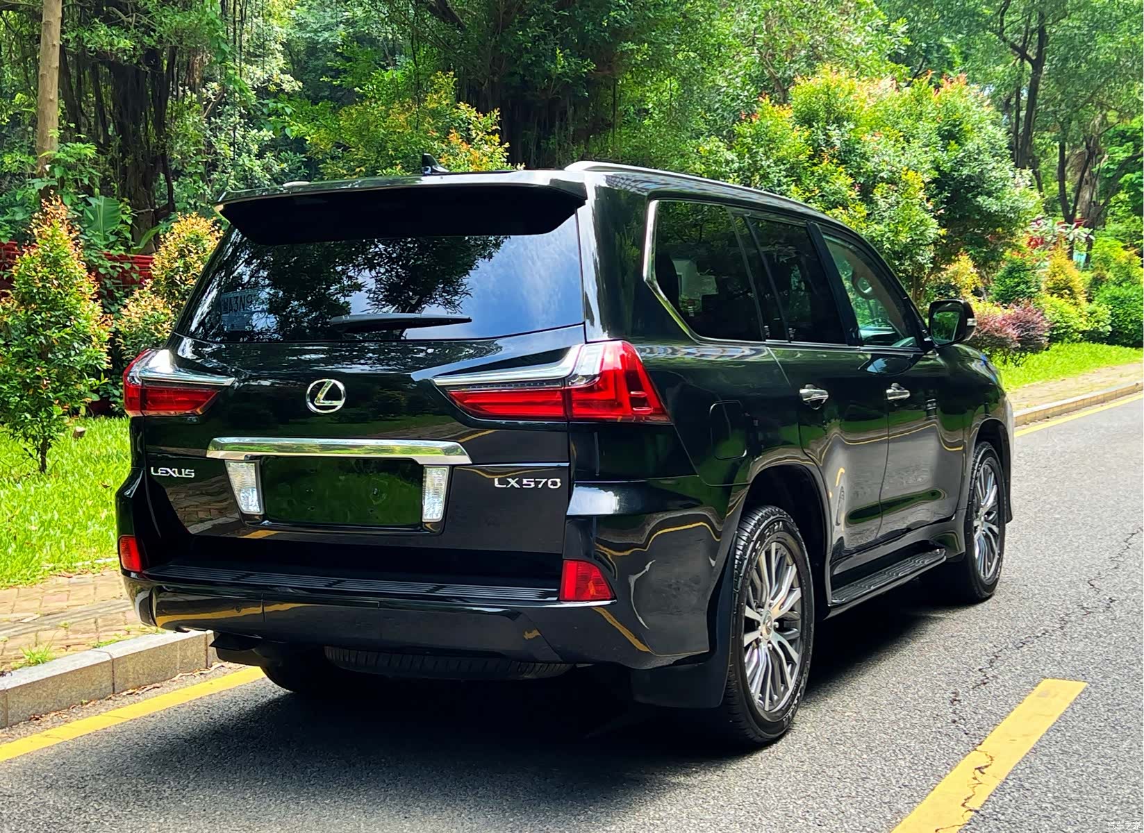 Lexus LX, 2016 19