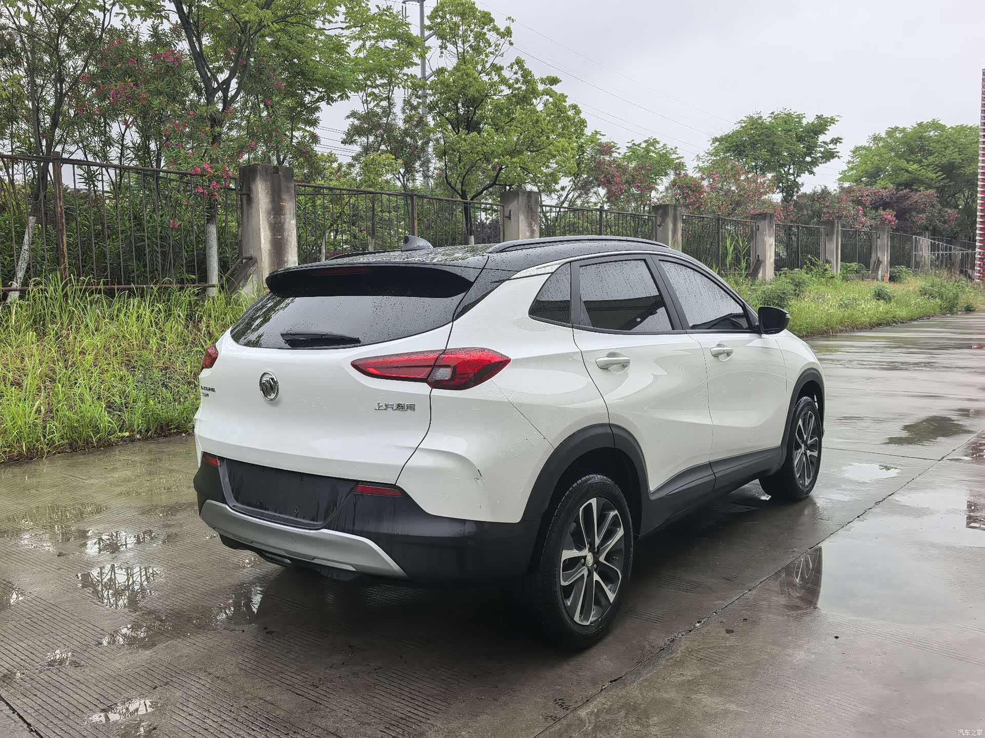 Buick Encore, 2023 все фото