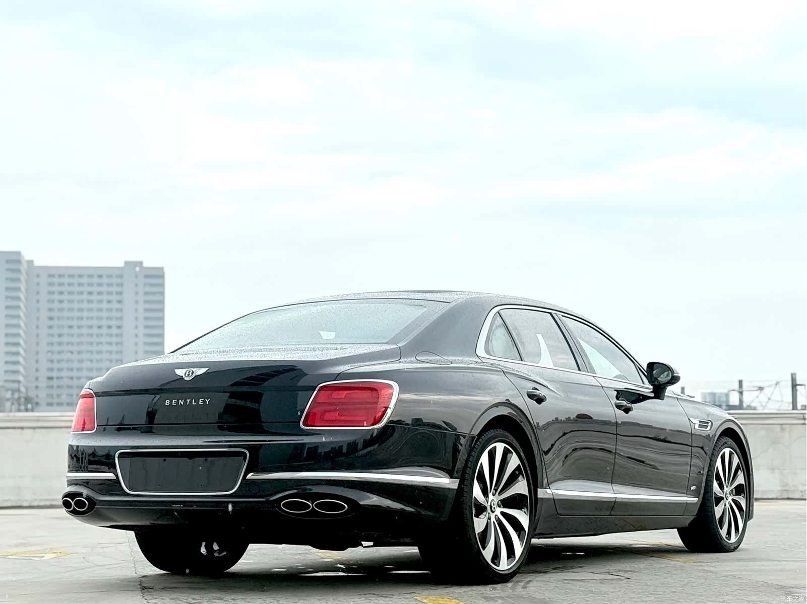 Bentley Flying Spur, 2022 10