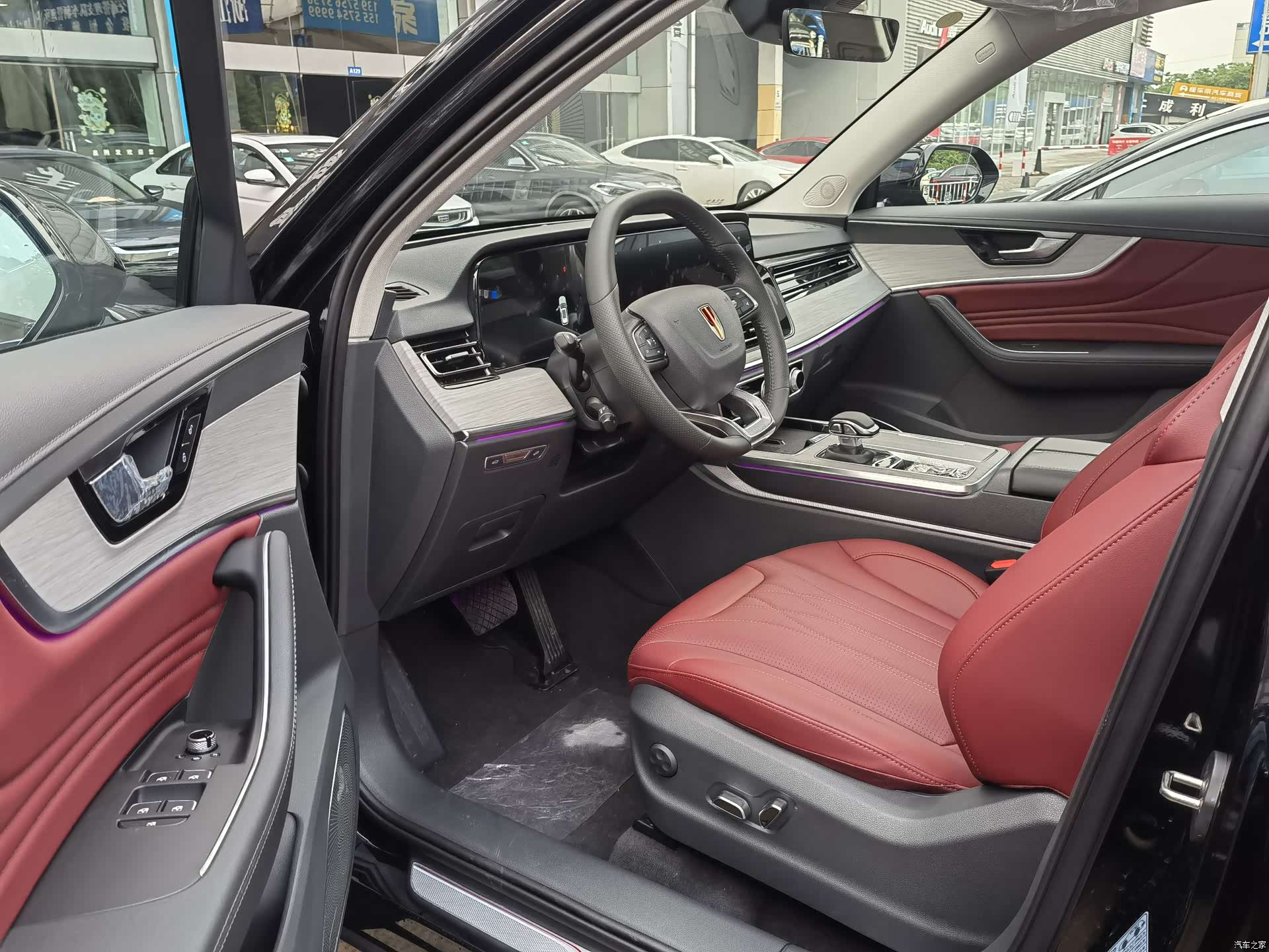 Hongqi HS5, 2025 10