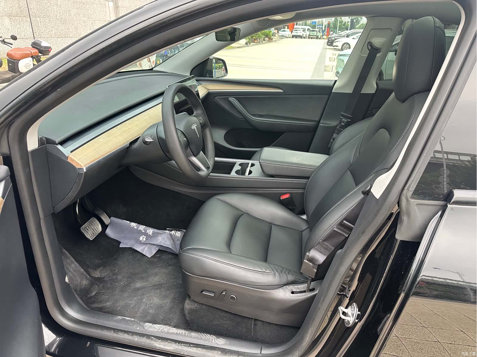 Tesla Model Y, 2022 4