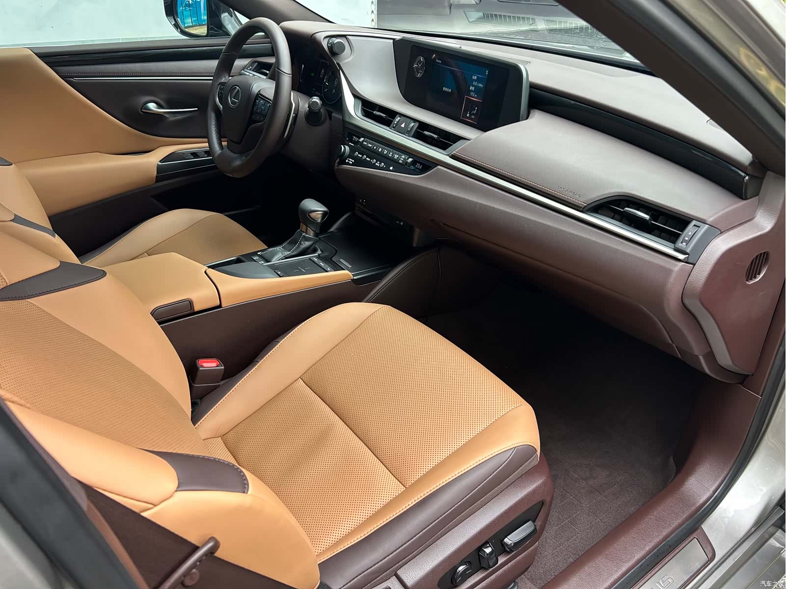 Lexus ES, 2019 12