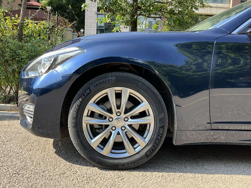 Infiniti Q70
