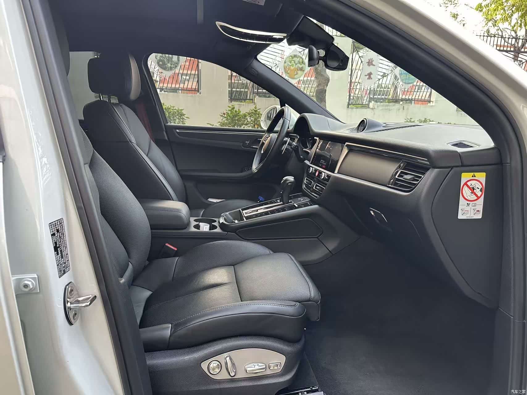 Porsche Macan, 2022 11