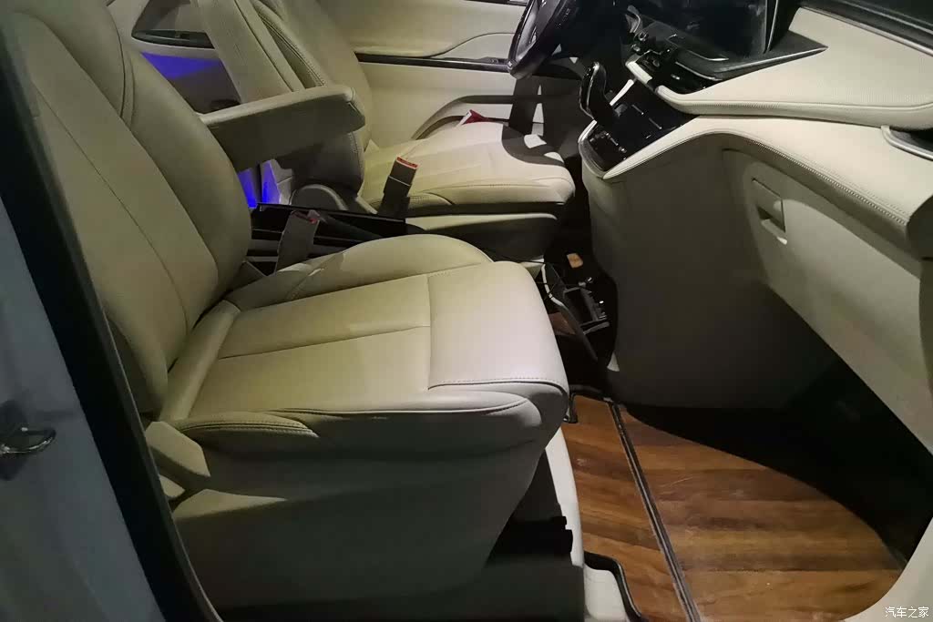 Buick GL8, 2023 8