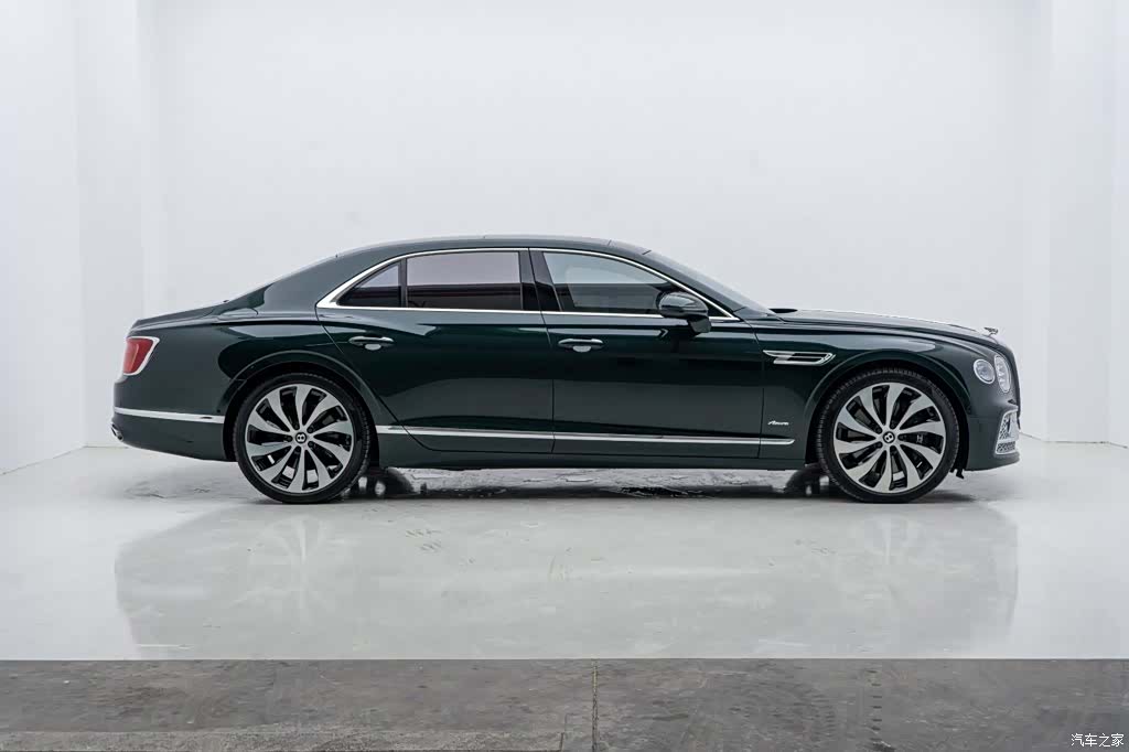 Bentley Flying Spur, 2023 8
