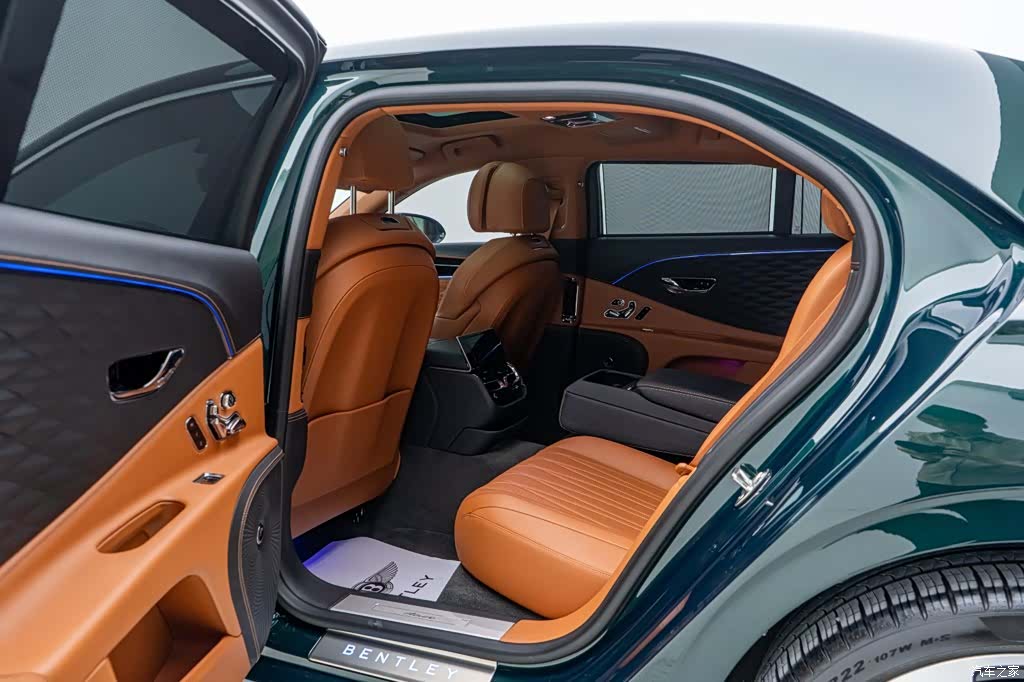Bentley Flying Spur, 2023 19