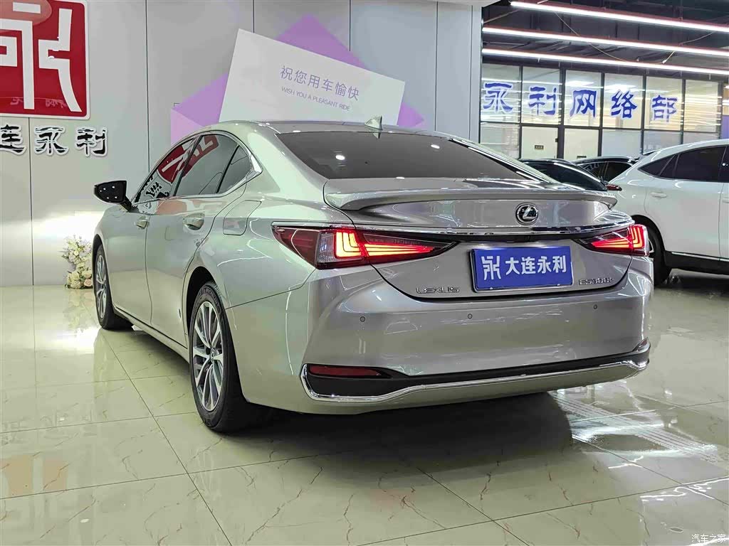 Lexus ES, 2024 4