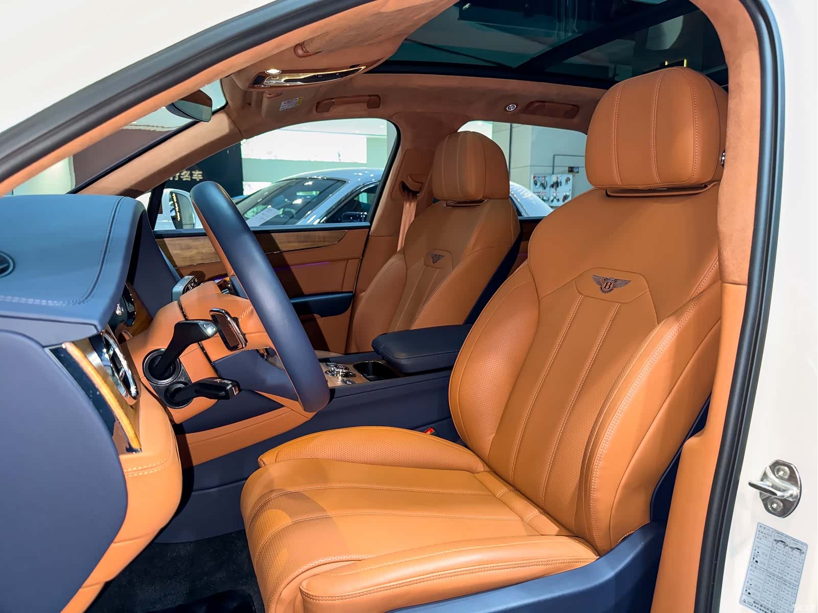 Bentley Bentayga, 2025 14