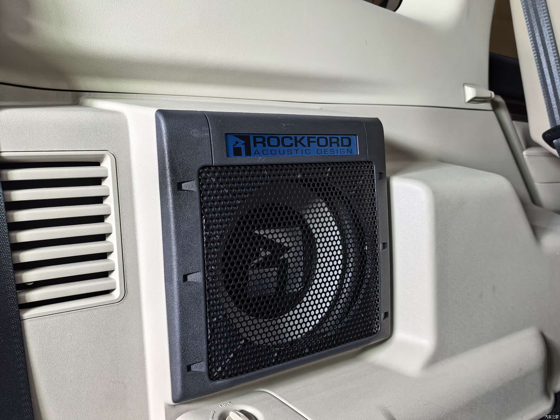 Mitsubishi Pajero, 2019 24