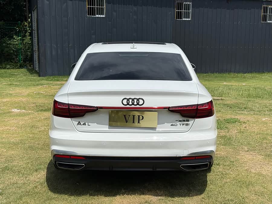 Audi A4L 2022, фото 5
