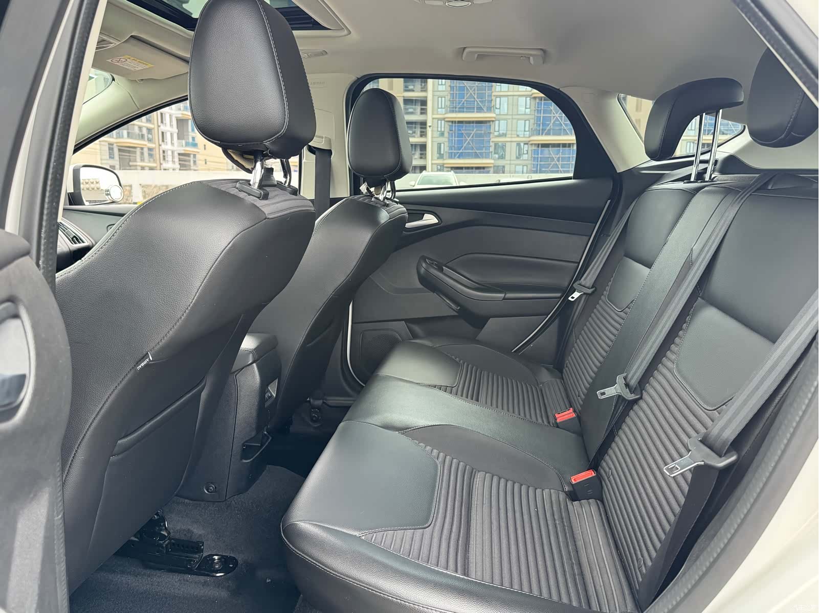 Ford Focus, 2019 10