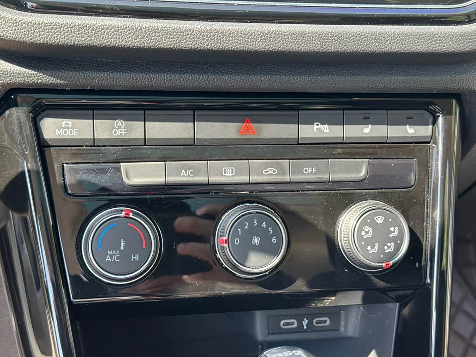 Volkswagen T-ROC exploring Songs