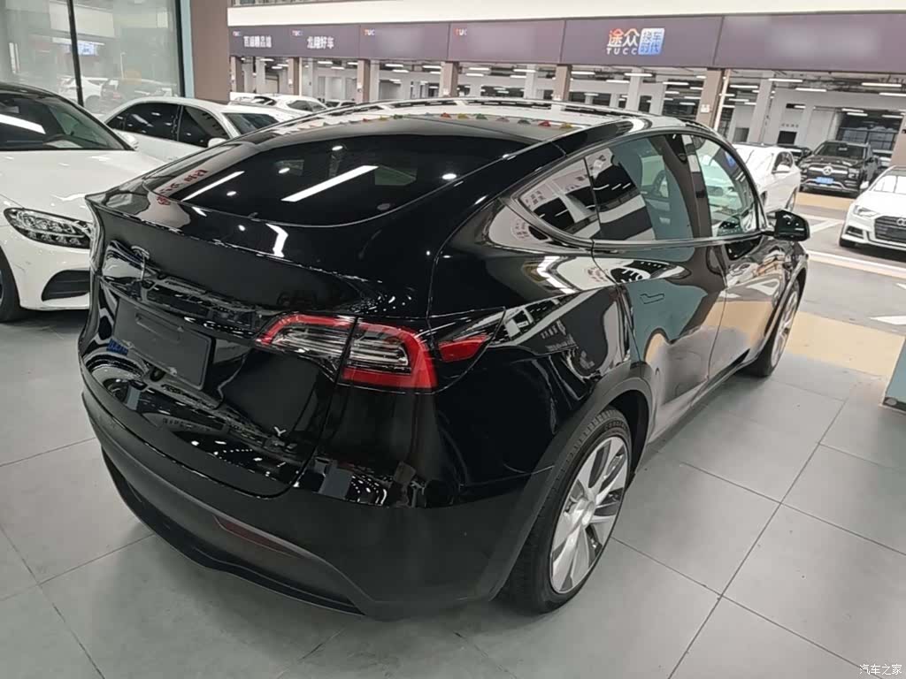 Tesla Model Y, 2023 7