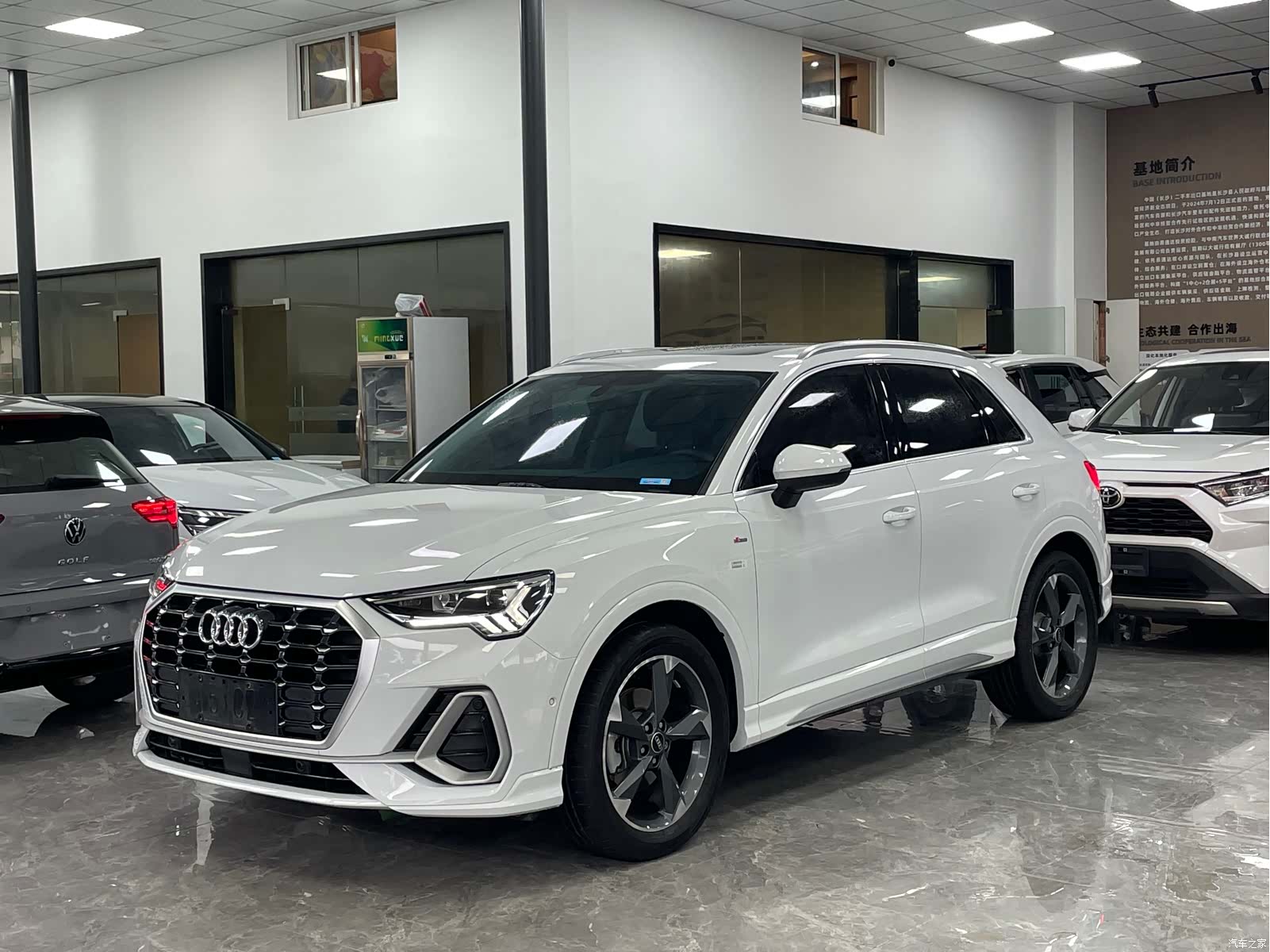 Audi Q3, 2022 1
