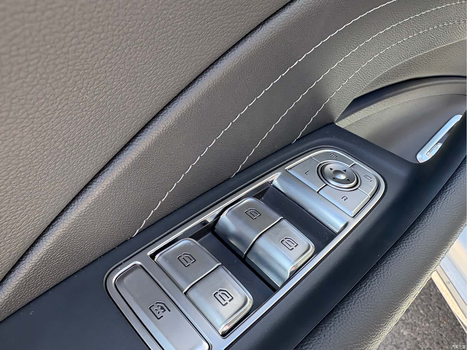 Hongqi H5, 2026 9