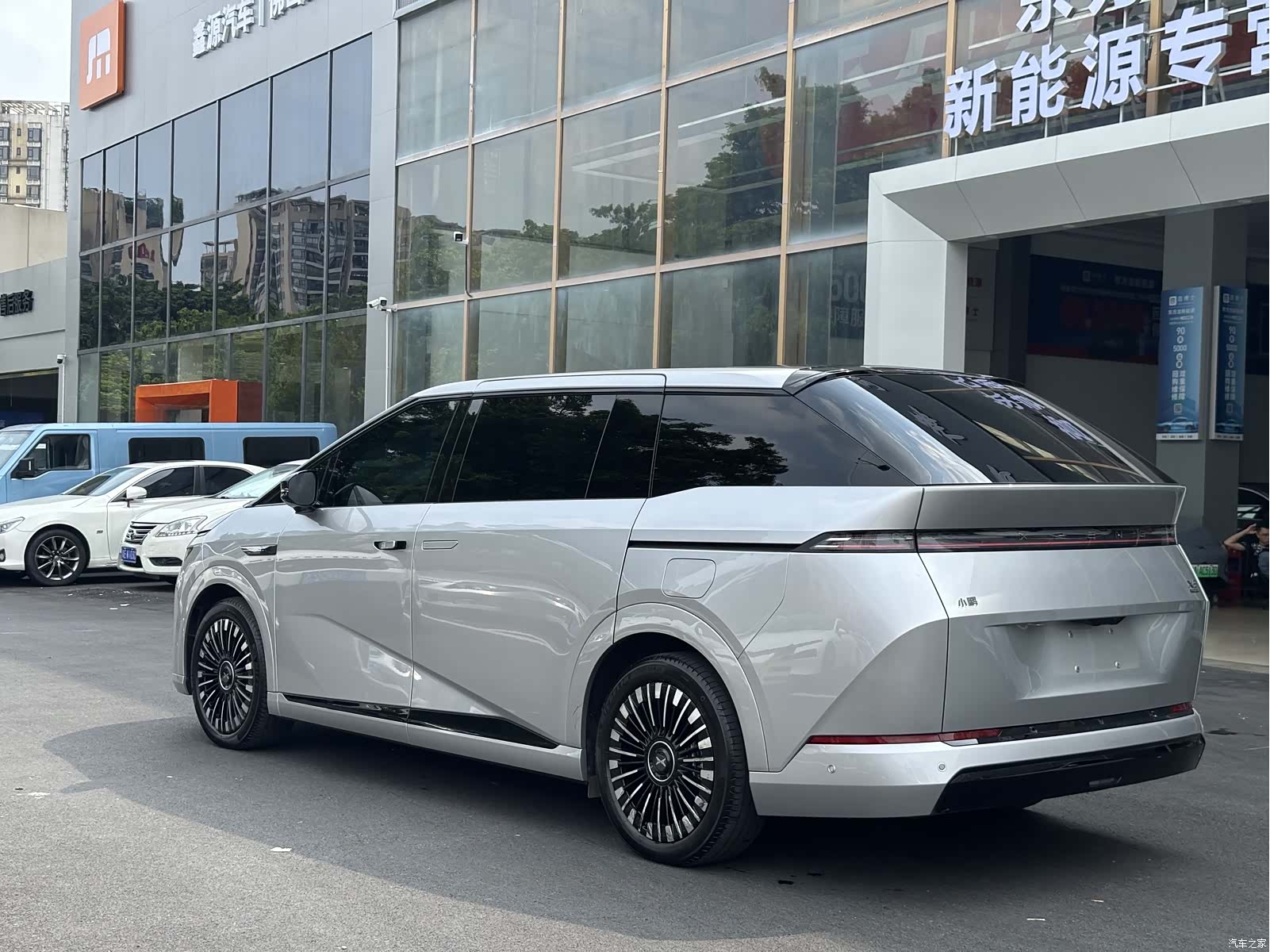Xpeng X9, 2025 4