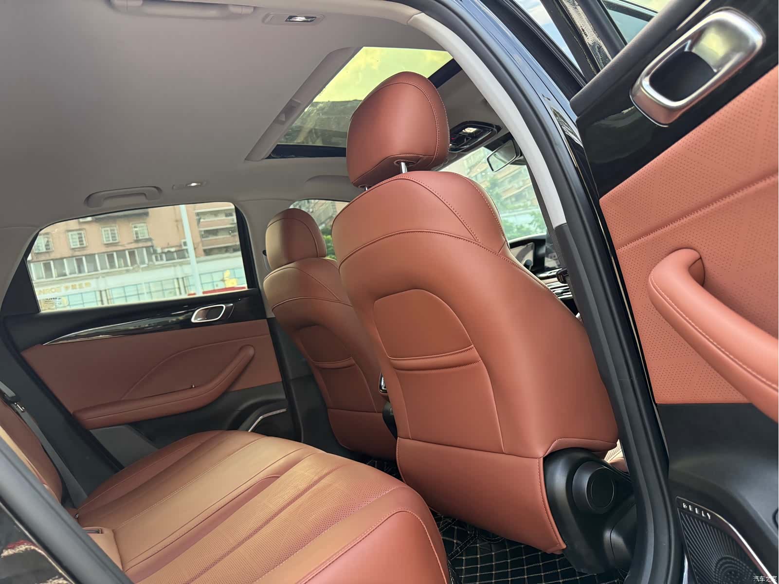 Geely Emgrand, 2026 14