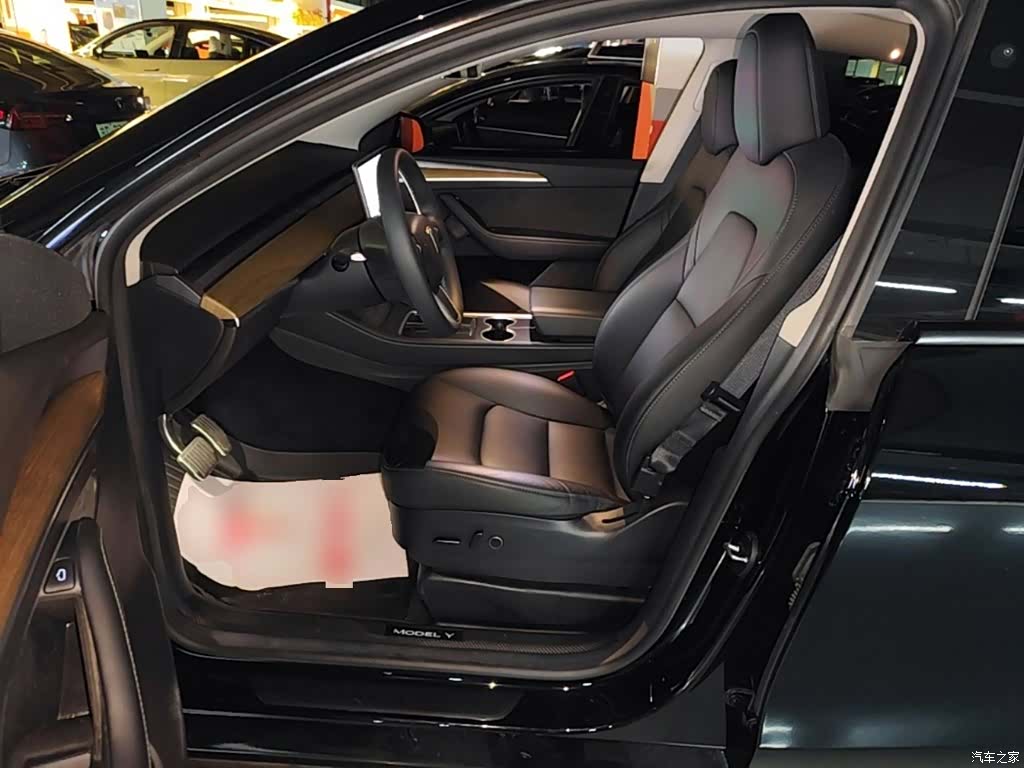 Tesla Model Y, 2023 15
