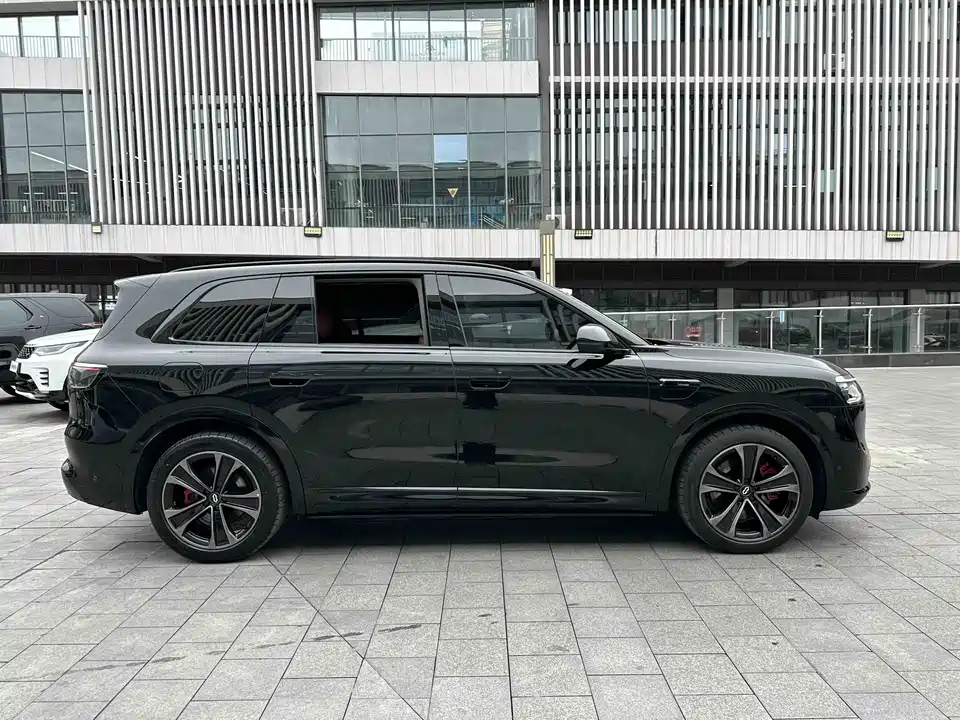 AITO Ask the world M8