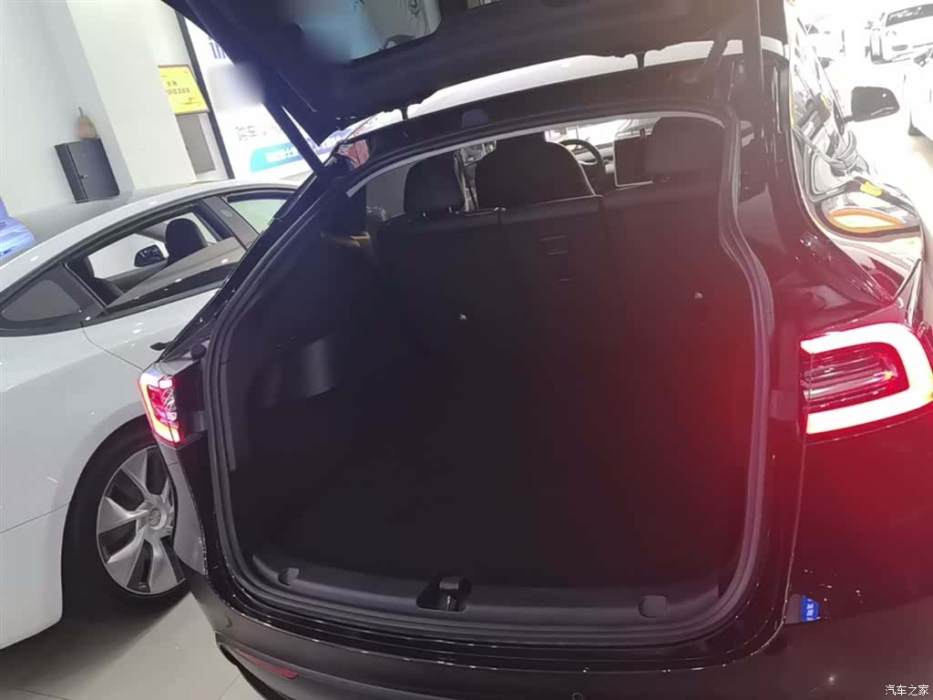 Tesla Model Y, 2023 19