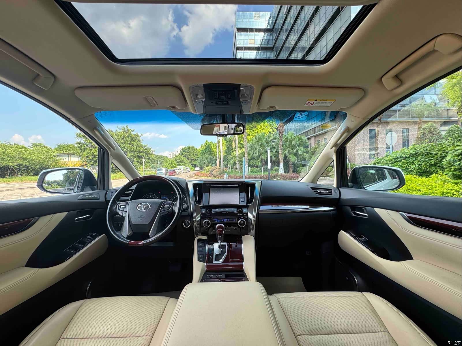 Toyota Alphard, 2017 9