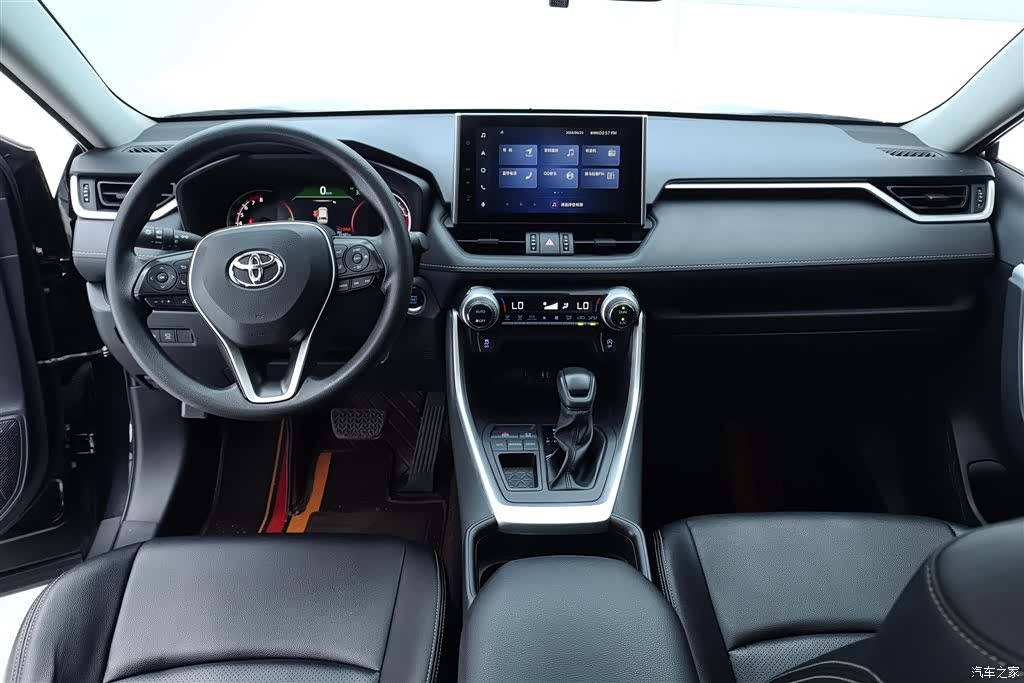 Toyota RAV4, 2023 12