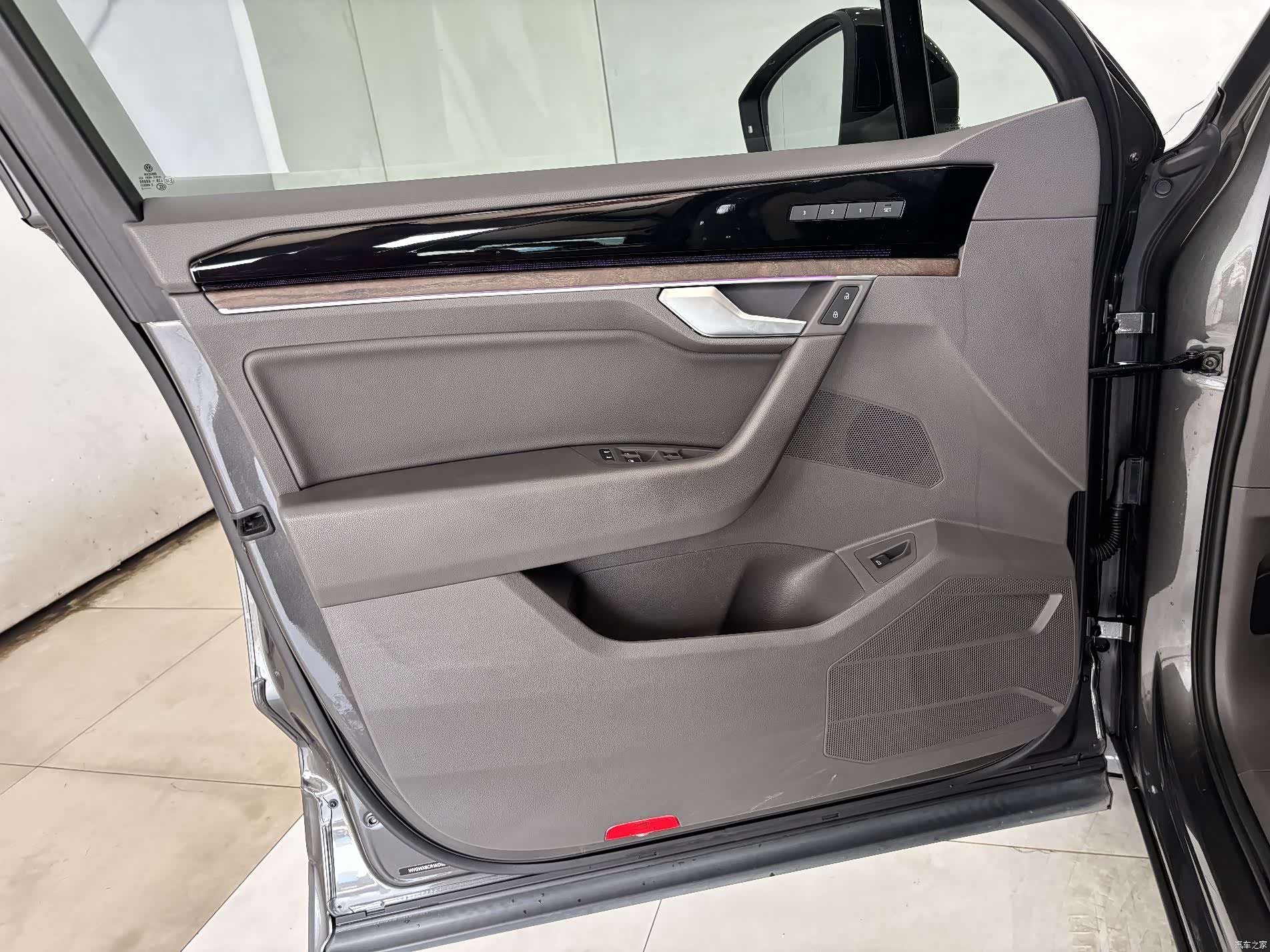 Volkswagen Touareg, 2022 10