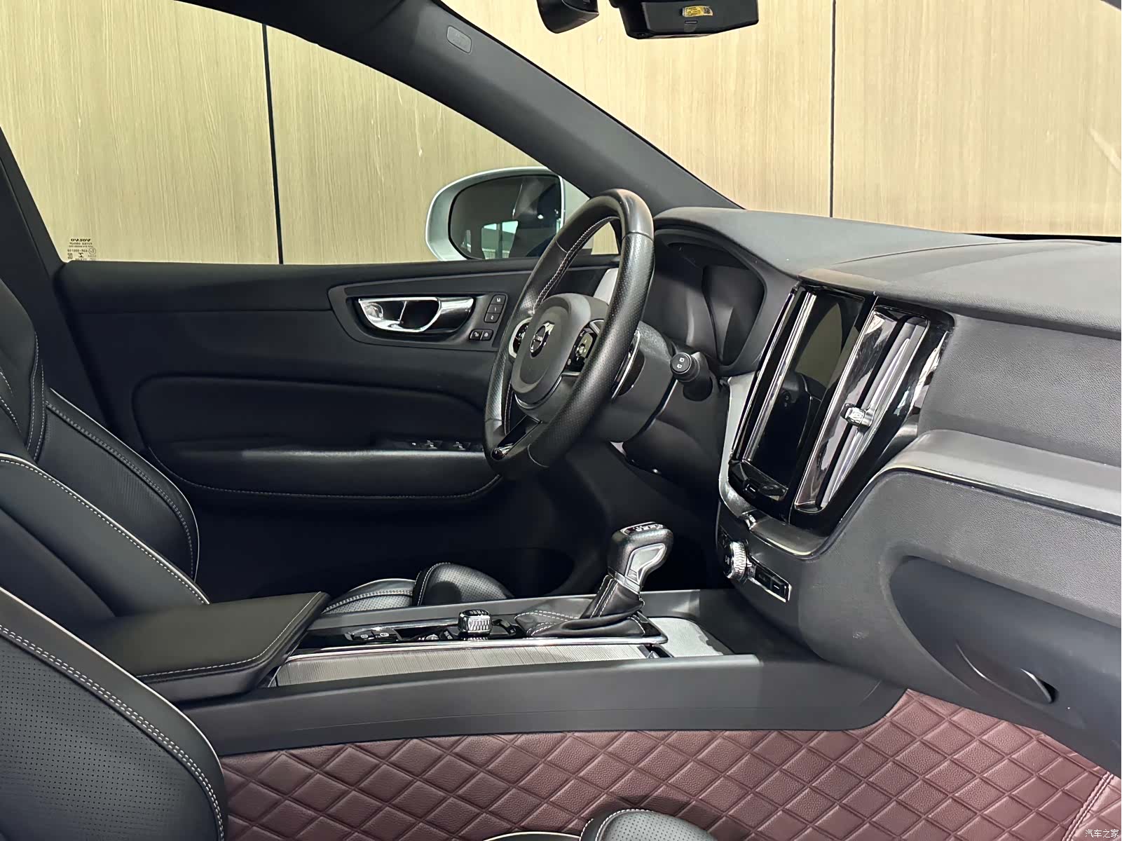 Volvo XC60, 2019 все фото