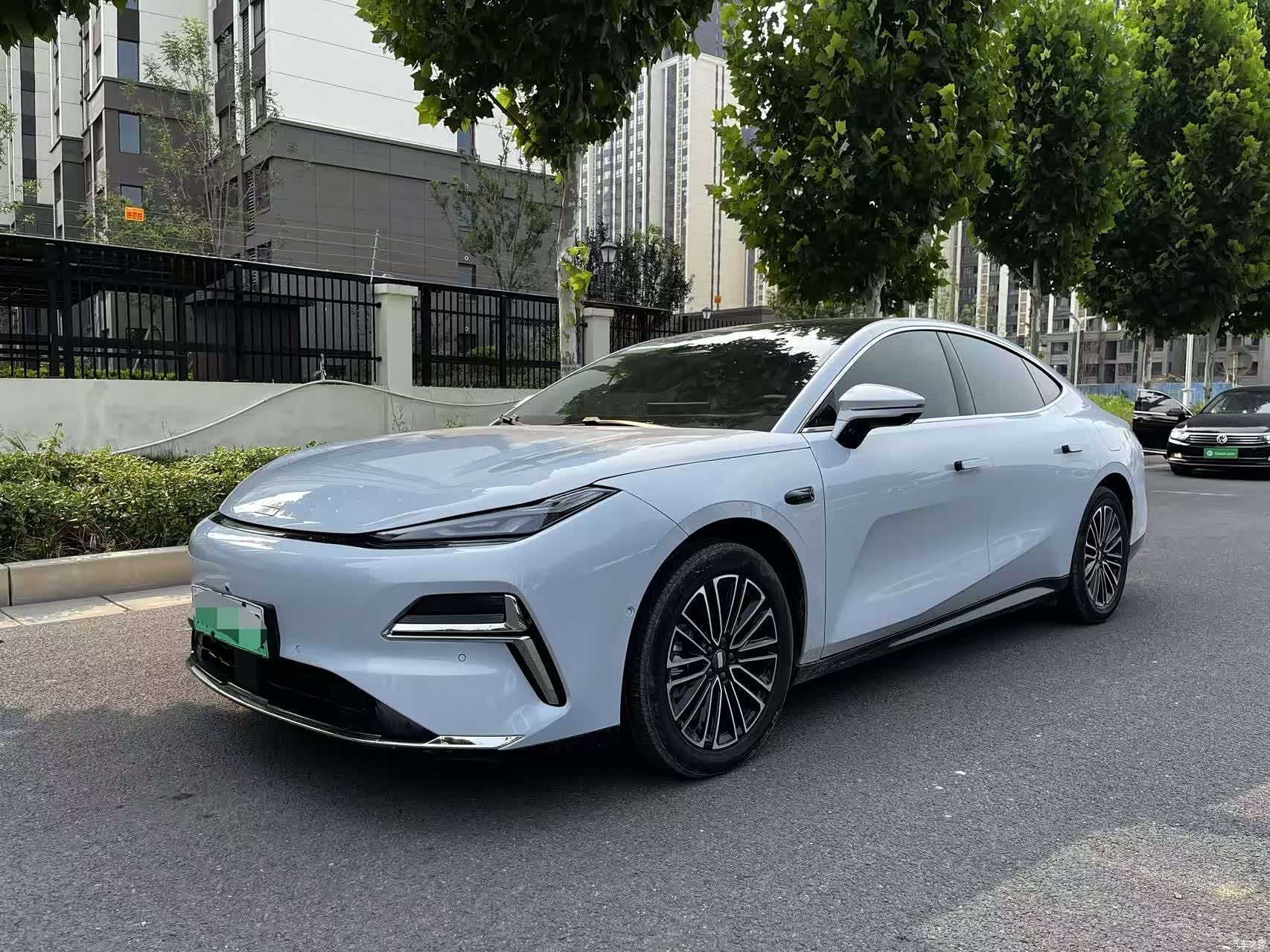 Geely 8, 2025 1